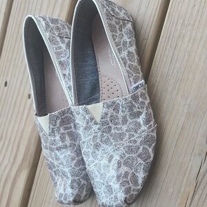 TOMS Women's Leopard Print Slip-On Shoes